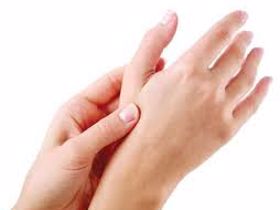 Run ngón tay cái: Nguyên nhân và cách điều trị giảm run